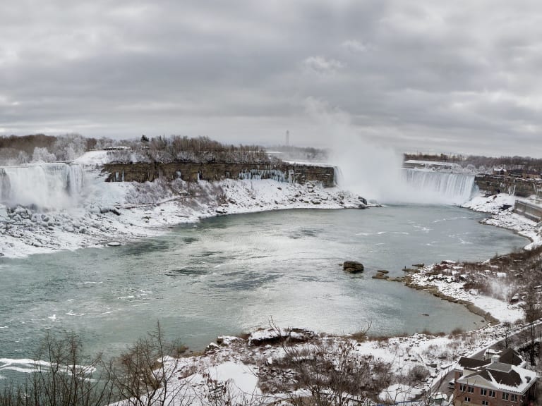 TravelsNaty's tweet photo. 📸 I have visited the falls in all seasons, and each has its charm; if you can visit them, do not stay without doing it. #travel #Canada https://t.co/fu6gwTJyvx