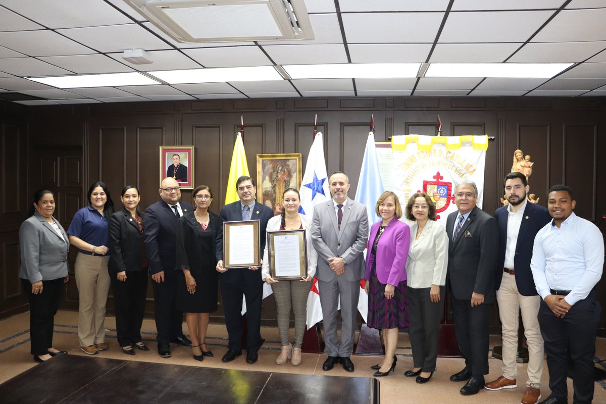USMApanama's tweet photo. Hoy☀️
Celebramos que el CCCTP recibió Certificación por parte de la Autoridad Marítima de Panamá.
#CCCTPUSMA #CCCTP https://t.co/7KvNRwjHkh