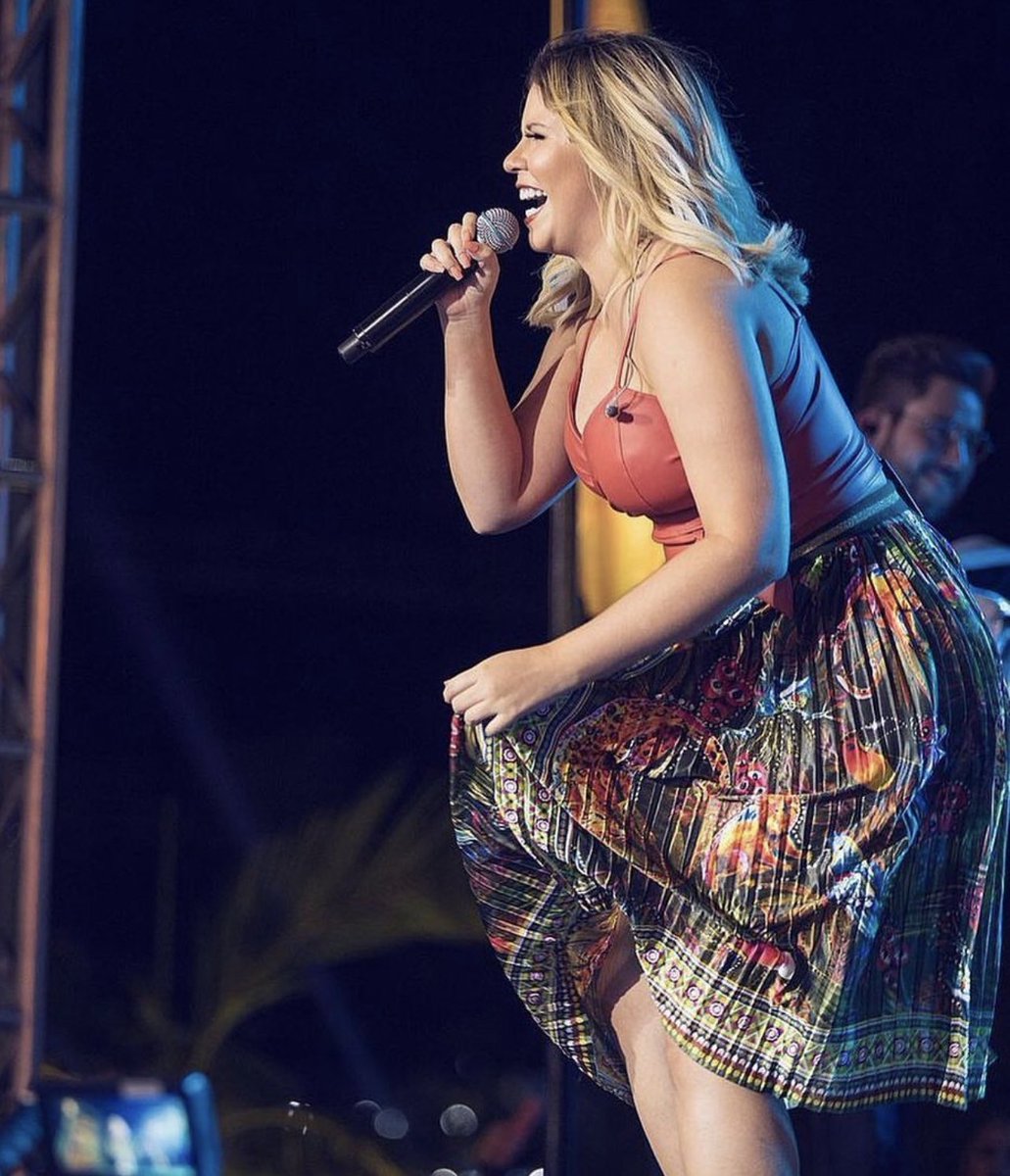 VSertanejo's tweet photo. A única imagem que precisamos da Marília Mendonça é a que já temos. 

Ela já fez a gente feliz demais e continua fazendo. Coisas ruins não cabem quando o assunto é ela. https://t.co/tsr3zBnSqV