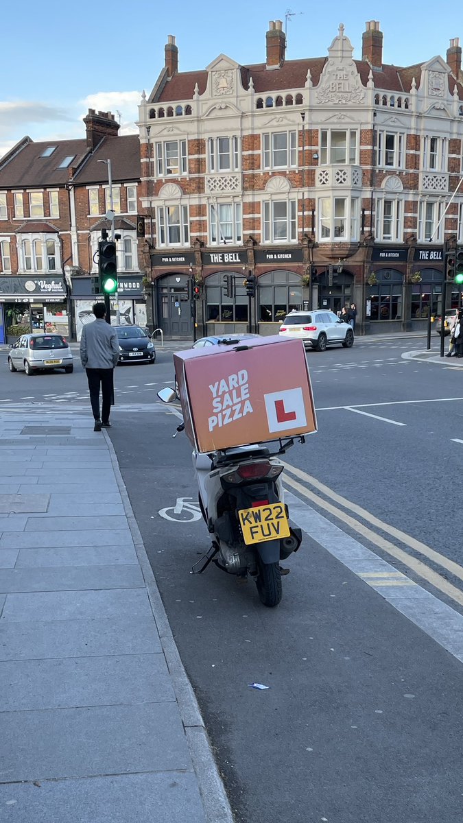cnzltn's tweet photo. @YardSalePizza Not very considerate https://t.co/ghmDivYSyN