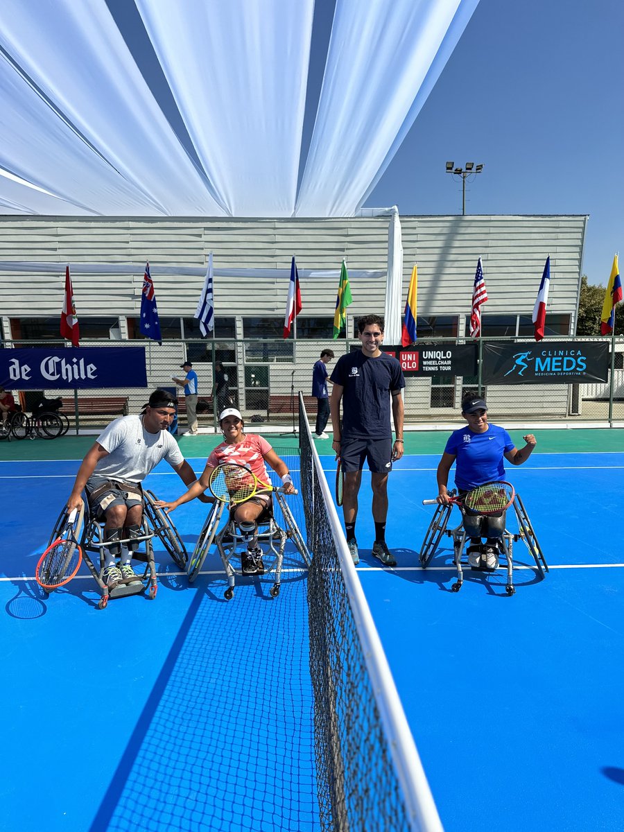 Teleton's tweet photo. Con un raqueteo perfecto entre Macarena Cabrillana y Alexander Cataldo se dio el vamos al torneo #ChileanOpen en su versión XXIV, organizado por @bancodechile 🎾👨🦽
La #Teletón, nos hace bien a todos, #TodosLosDías https://t.co/qvznM0tqXC
