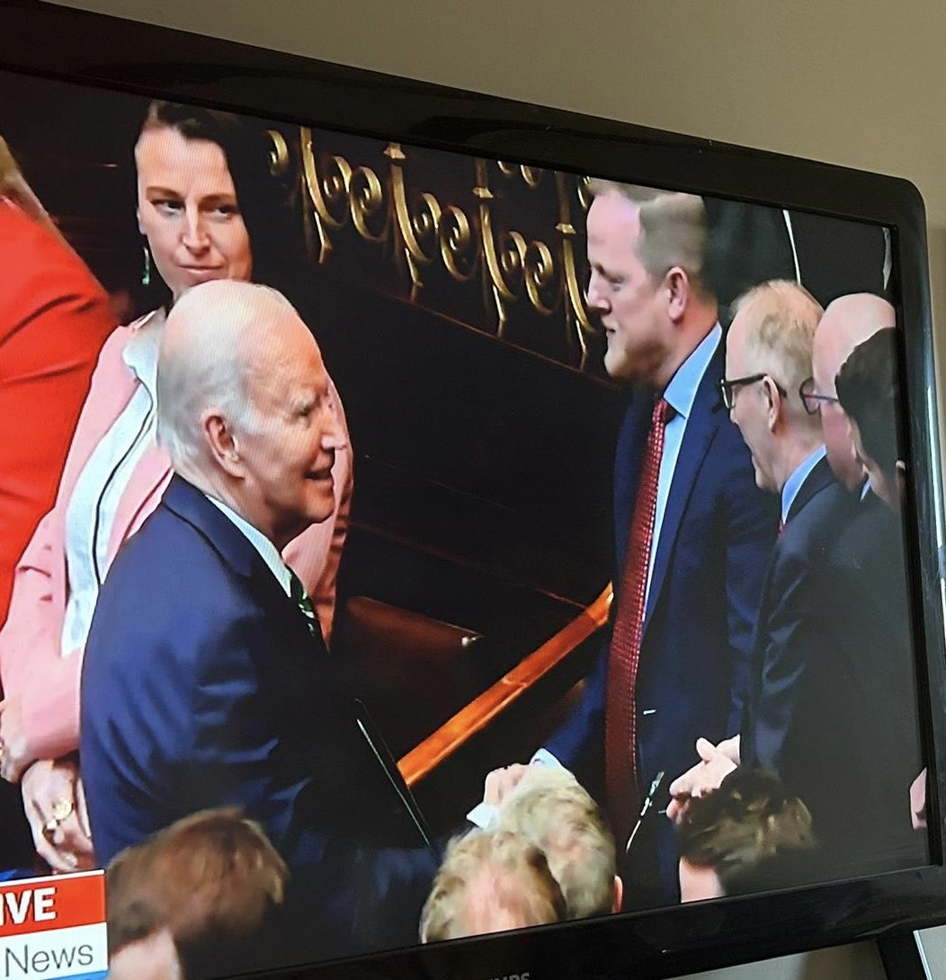 FrankFeighan's tweet photo. An honour to welcome President Biden to the Dail today. Historic and emotional speech from a man we respect and admire. ⁦@FineGael⁩ ⁦@POTUS⁩ ⁦@LeoVaradkar⁩ ⁦@dfatirl⁩ https://t.co/611MYyMqr1