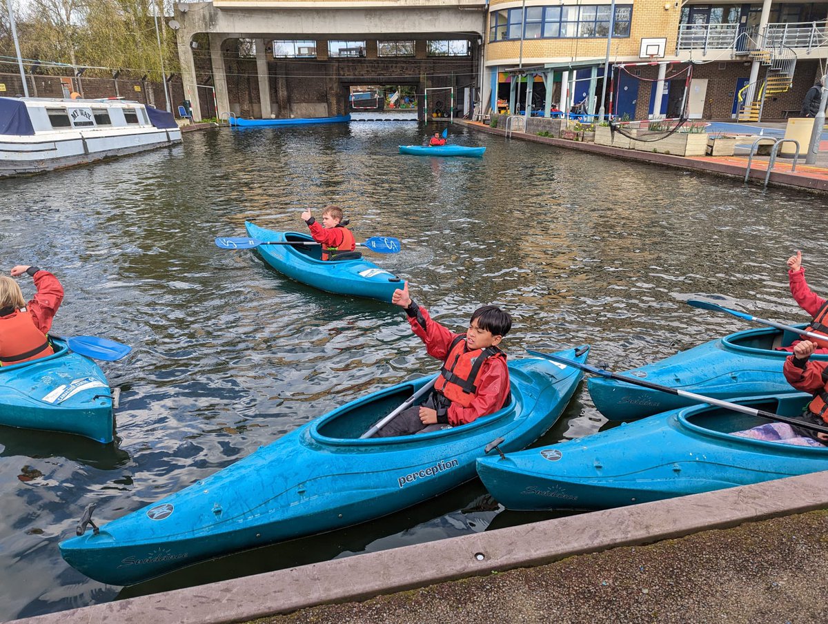LdnSportsTrust's tweet photo. It’s the second week of SAFE Camp at Phoenix Academy our younger group took a trip up to Canalside to do some Kayaking yesterday 🚣🛶 #SAFEcamp @youngh_f @LBHF @metpoliceuk https://t.co/uJccCYEbsf