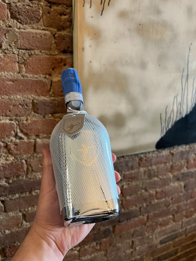 Shoutout to <a href="/Raekwon/">Raekwon The Chef</a>’s wine company <a href="/LicataaWine/">Licataa</a> for sponsoring tonight’s LOFT39 event for <a href="/atsnft/">Apes Together Strong NFT</a> 🔥