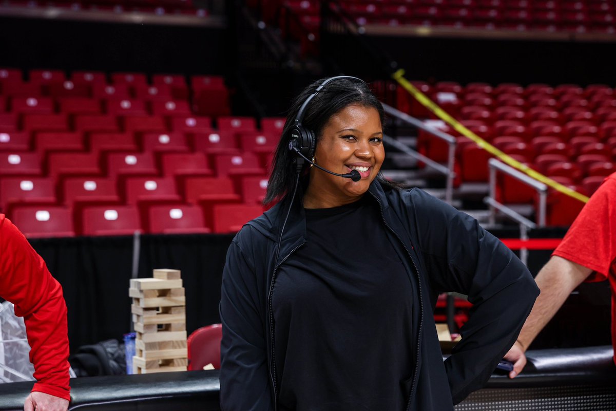 torirgray_'s tweet photo. girlies in sports: the headset series🏀

ft. the one and only: @RJVoices !!! https://t.co/jA2vyQYKrQ