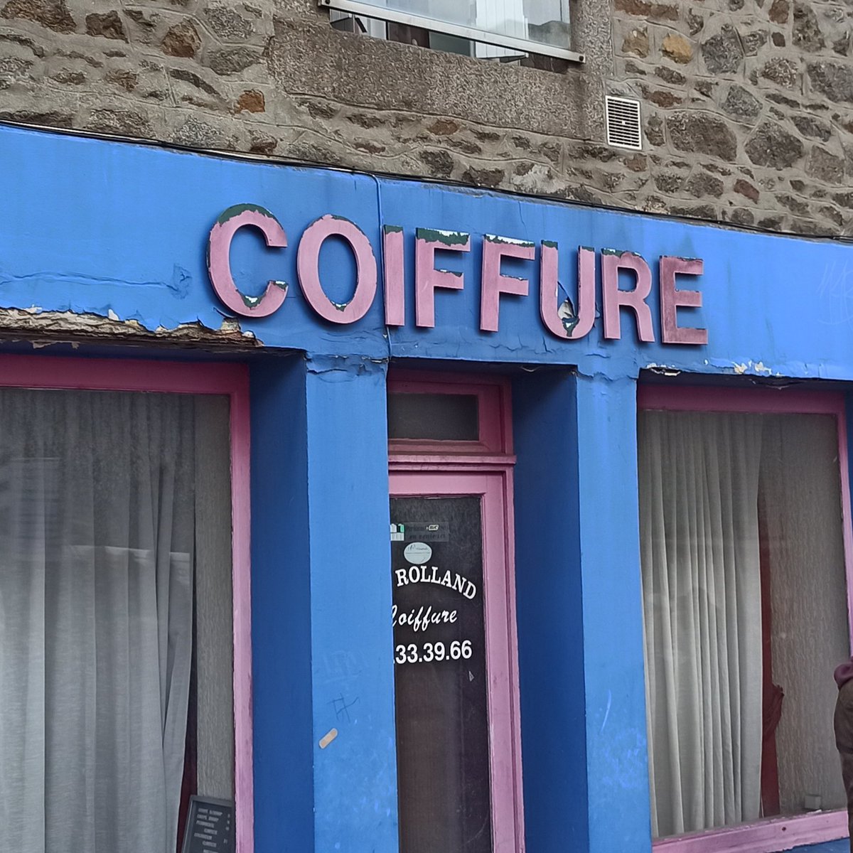 pmeance's tweet image. Sur le parcours à Saint-Brieuc 1/3 #devanture #typo cc @GDeleur @SchnockRevue