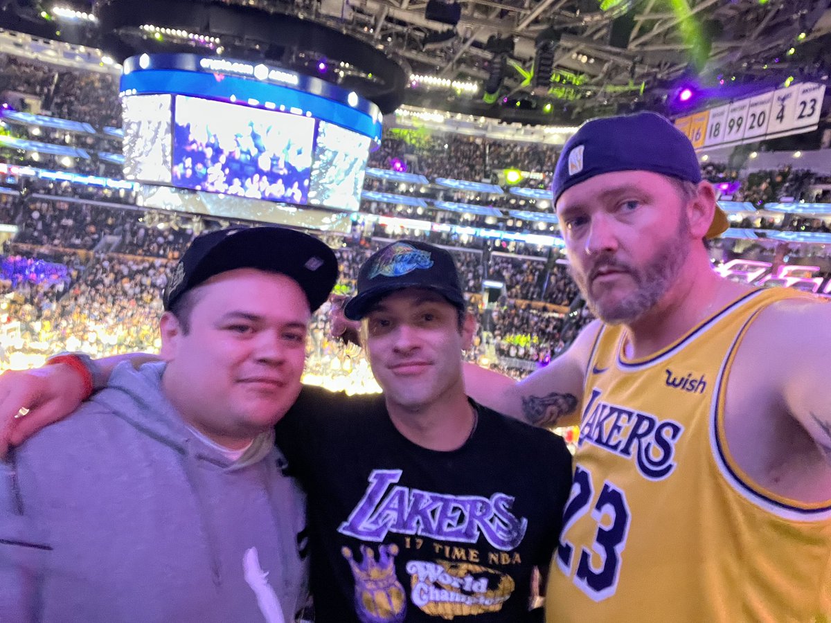 TheCrop19's tweet photo. @Lakers Hey! I was in the last row of PR5 with @JakeJokerBern #wefamous βοΈ https://t.co/ecJZnbChsv