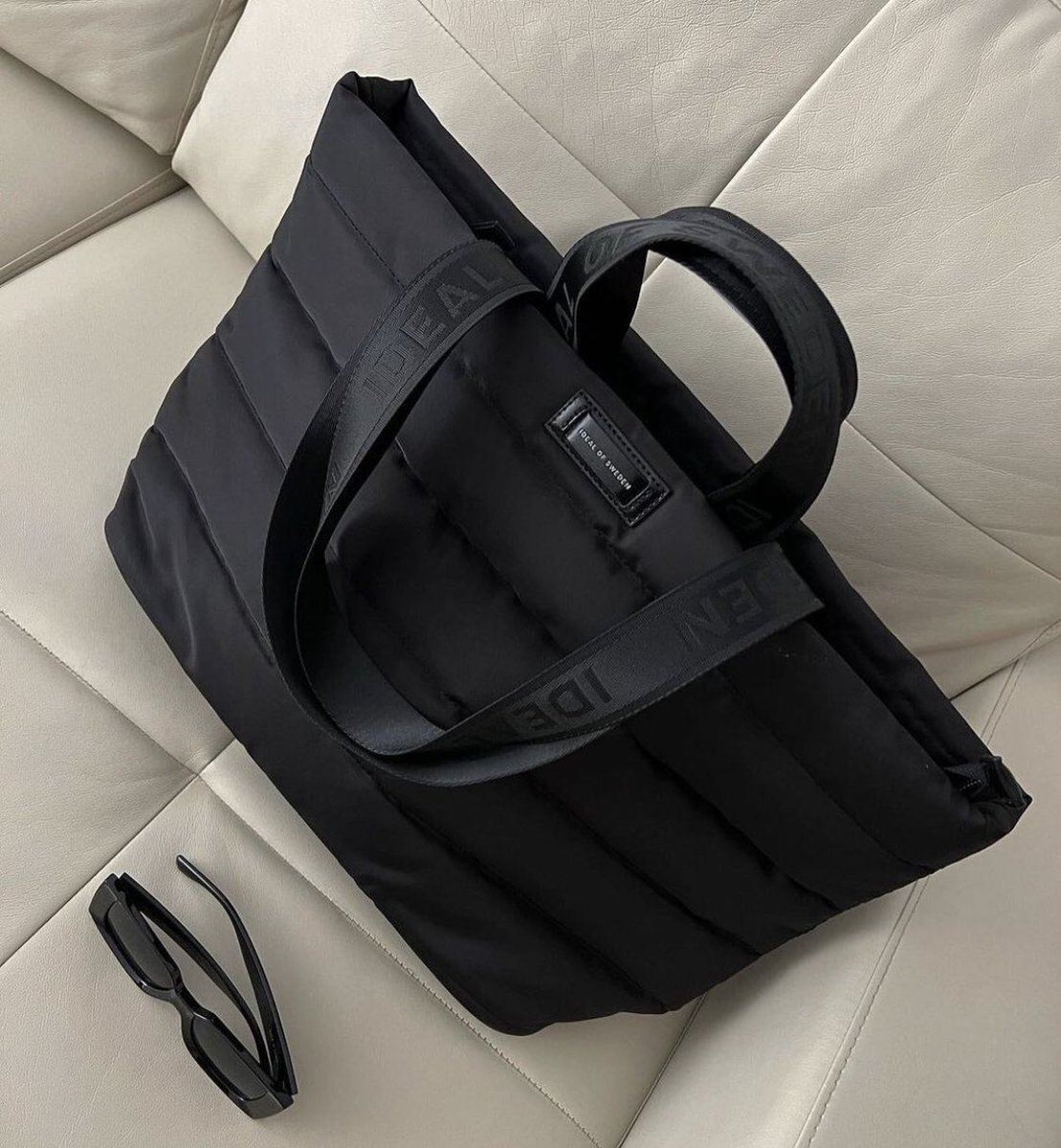 OneGirlFromB's tweet photo. Help me choose my next bag, pleeease! I love them both, but I wanna buy one! Black or white? 🤍🖤

They are from Ideal of Sweden : https://t.co/sGYUmN8S87

Thanks! 😘

#thisorthat #idealofsweden #baglover #bagaddict #accesories https://t.co/guug8VhIzf