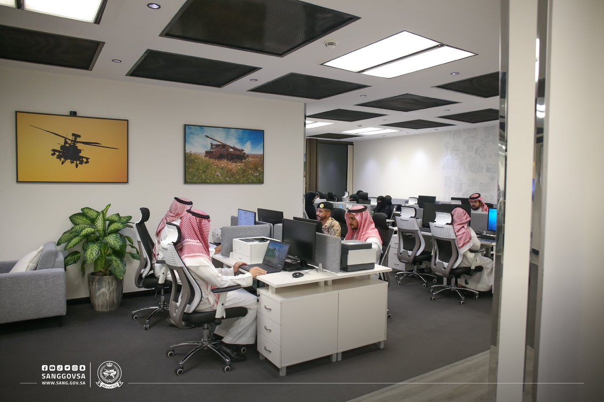 sanggovsa's tweet photo. وأكد سمو وزير الحرس الوطني على أهمية عمل المركز وما يقدمه من إنجازات نفخر بها جميعاً، مقدماً شكره لكافة العاملين في المركز على جهودهم وإبداعاتهم ،متمنياً لهم التوفيق ومواصلة الجد والعطاء لخدمة هذا الوطن المعطاء. https://t.co/InYWAwBXeM