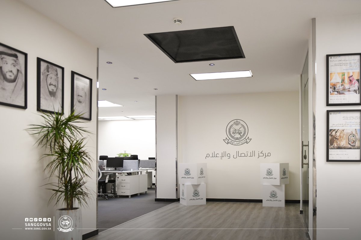 sanggovsa's tweet photo. ثم قام سموه بجولة داخل المركز واطلع على أقسامه التي ضمت العمليات الرقمية ، والمحتوى ، وقسم الإنتاج المرئي ، كما اطلع سموه على طبيعة عمل إدارة الاتصال وصنعها للأفكار والنشاطات والمناسبات الرسمية والفعاليات بما يتواكب مع تطلعات الوزارة. https://t.co/zAqWdymlLn