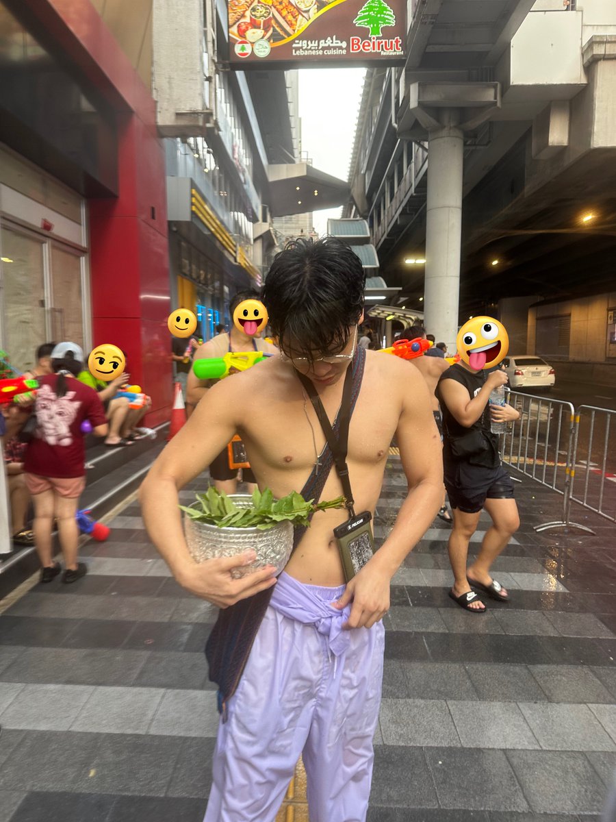 doringkusang's tweet photo. ไม่ไปเล่นสีลมเลย เกือบ 10 ปี วันนี้พูดได้คำเดียว “มันจ้าซะเหลือเกิน” https://t.co/NkGBdUAn7y