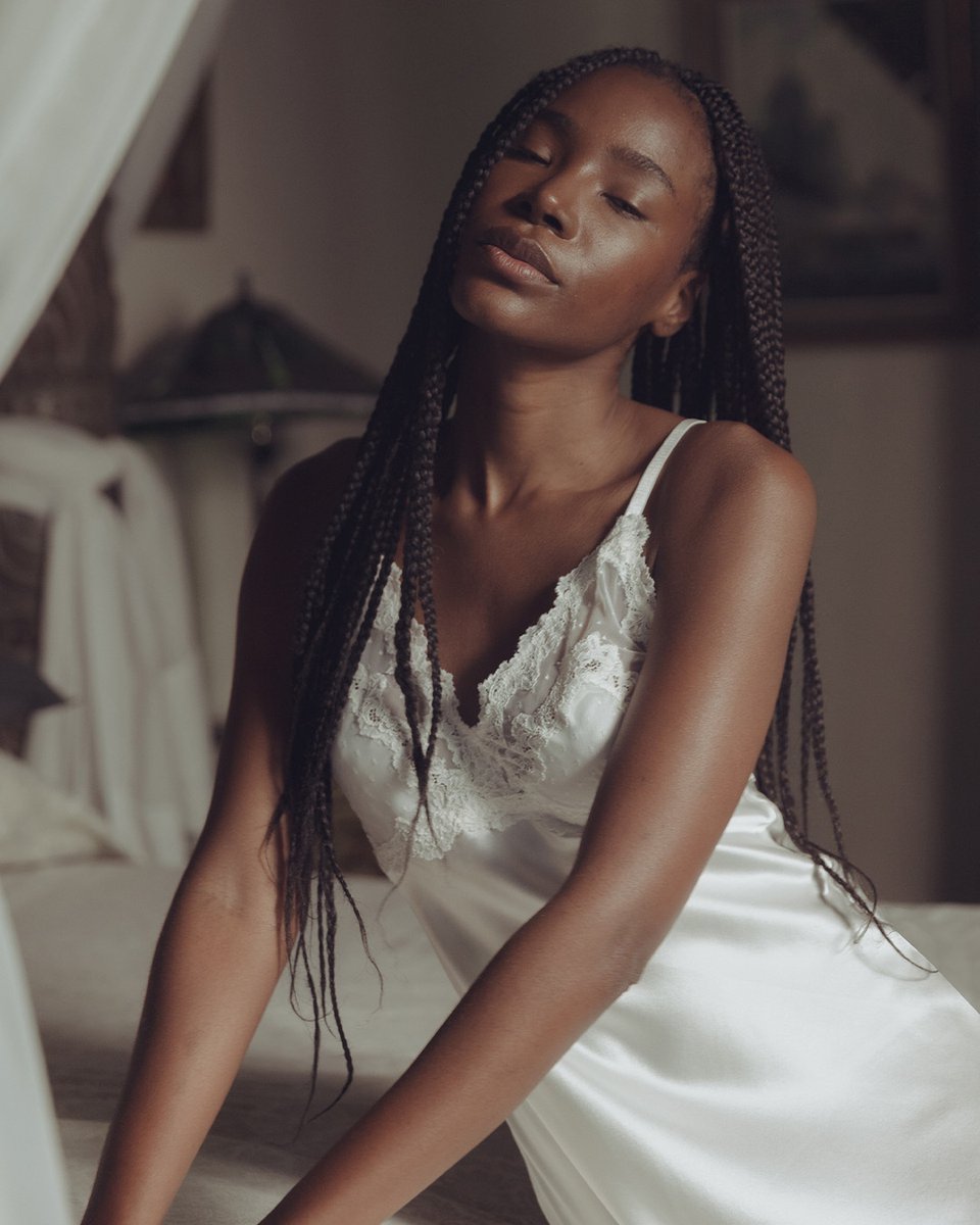 NK_iMODE's tweet photo. Hand-cut lace with point-d'esprit detailing showcases the pure craftsmanship of the Anya bust support chemise.
Find your perfect fit: https://t.co/6VpCm05zIX
#nkimode #beyondthesheets #silksleepwear #canadiandesigner #luxury #contemporarywoman #stylishwoman https://t.co/fLaEuuJ9ZB