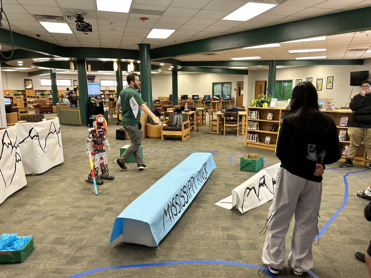 iInstructIrving's tweet photo. ππ OH MY LANDS πΊοΈπΊοΈ Check out this layout of geographic features of the United States! These fantastic @IrvingBowie_MS students are going to LAND a mastery grade on the STAAR!! #SocialStudiesInAction https://t.co/lwjVuvnjMo