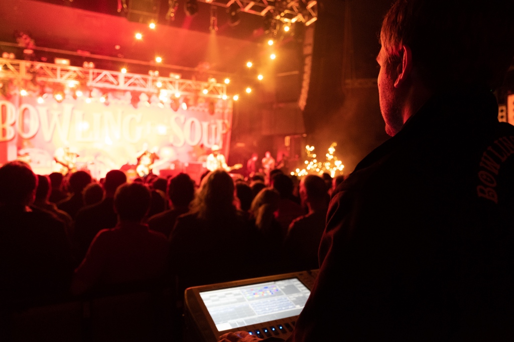 Throwing it way back to the <a href="/bfs_official/">damien whittam</a> Almost Christmas UK Tour back in 2018. ⁠
⁠
📸 <a href="/davekaipiper/">Dave Kai Piper</a> ⁠
⁠
#jsesltd #throwbackthursday #bowlingforsoup #stagelighting #concertlighting #punkrock #concert #music #livemusic #tour #gig #avolites #christmas