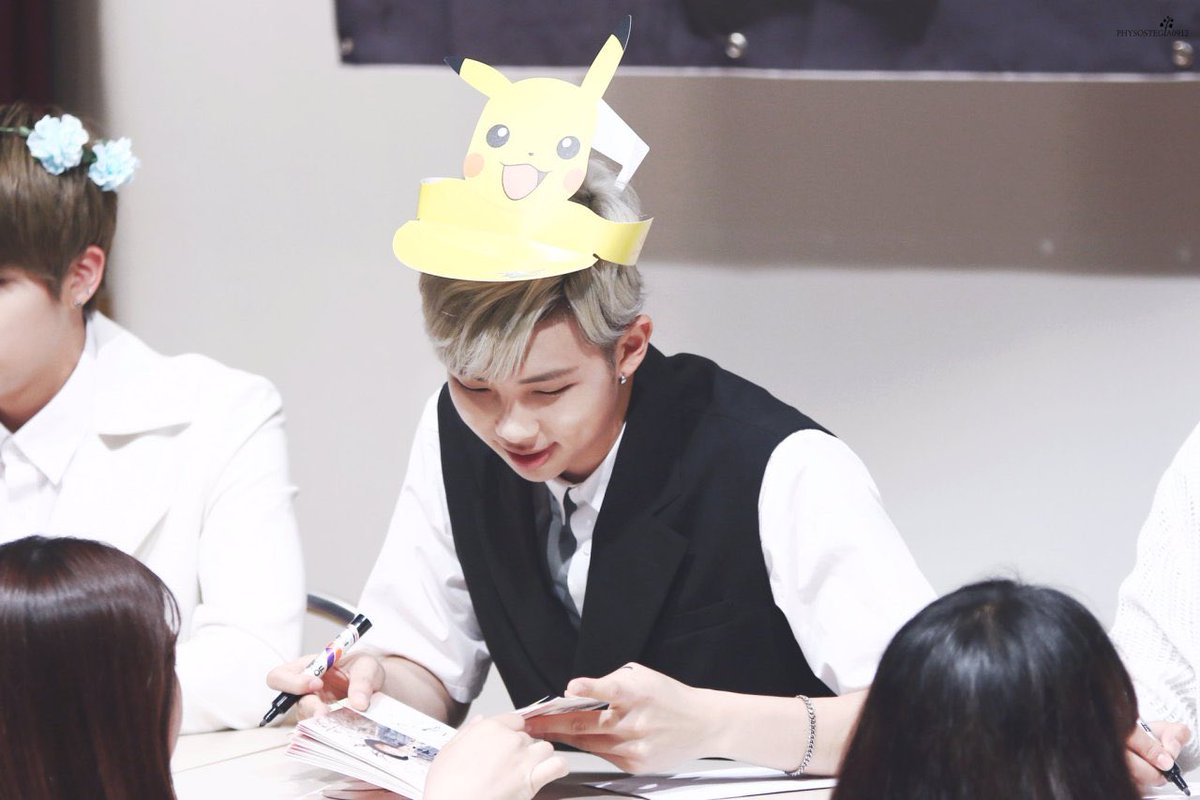 puzzlesite's tweet photo. ⠀⠀こ　 : ⠀⠀ 𝐏𝐙𝐋⠀⠀ ◪⠀⠀ #𝕍⠀⠀ _✶゛⠀  𝗻𝗲𝘄 ⠀⠀ ᓚ ⠀⠀ ⌯ ⠀⠀ pōst ⠀⠀' ⠀ #𝒍ulú·피카츄·𝑓ansign ₊ #𝙿ika·𔘓·𝕡ika

Nuestro guapo y tieso Jun ha hecho acto de presencia en el fansign de @shineluIu, está muy emocionado de pasar en frente y conocerlo. https://t.co/xydRq0iGsM
