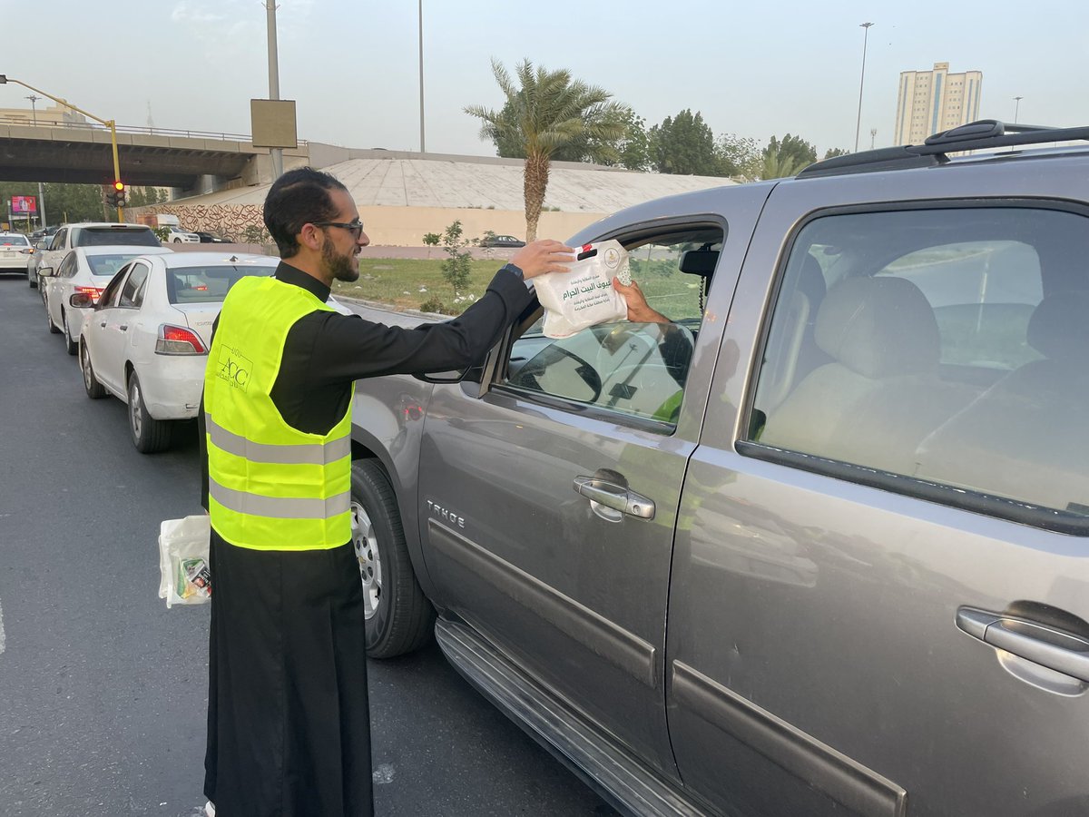 (فَمَنْ تَطَوَّعَ خَيْرًا فَهُوَ خَيْرٌ لَهُ)
يسُر نادي المحاسبة بجامعة ام القرى بالتعاون مع (<a href="/BiracomMakkah/">جمعية بالوالدين إحساناً بمكة المكرمة</a> و <a href="/Ghaith_MKH/">جمعية غيث</a> ) في تنظيم حملة إفطار ل 250 صائم بنخبة من المتطوَّعين مع كامل الشكر والتقدير لجميع المساهمين🌙💛

#محاسبين_uqu