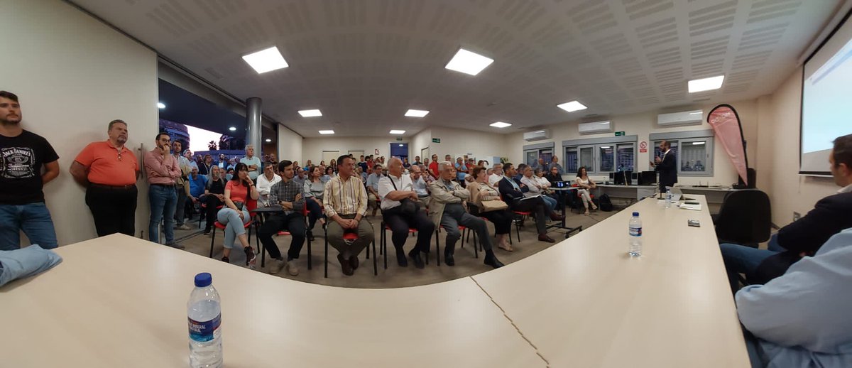 SevillaQuiereMetro tweet media