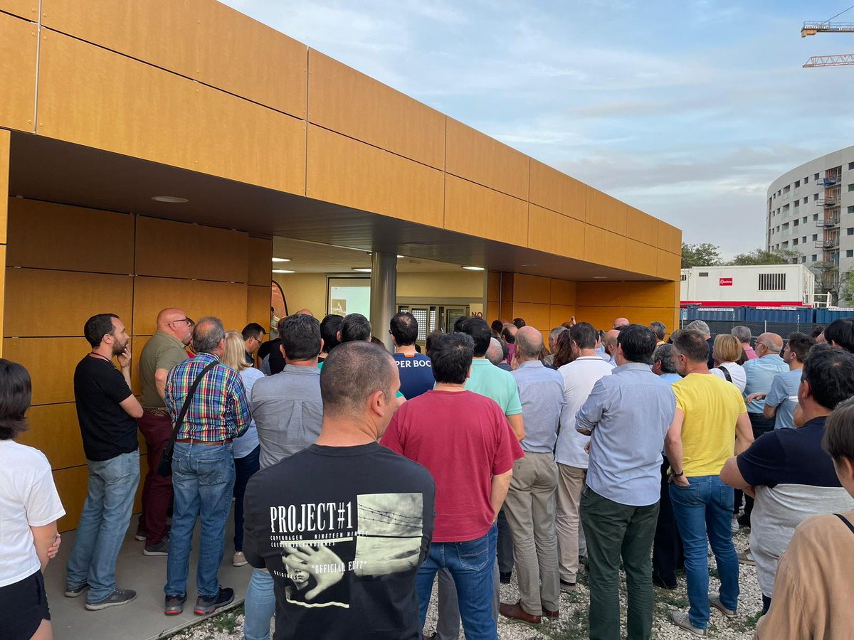SevillaQuiereMetro tweet media