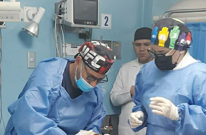 MinSaludVE's tweet photo. El #MPPS a través de la Fundación Venezolana de Donaciones y Trasplantes de Órganos, Tejidos y Células (FUNDAVENE), reactivo en el estado Aragua, la procura de Tejido Corneal.
#JuntosPorCadaLatido
#RebeliónCívicoMilitar
@NicolasMaduro @MagaGutierrezV https://t.co/HlIlMhBSbT