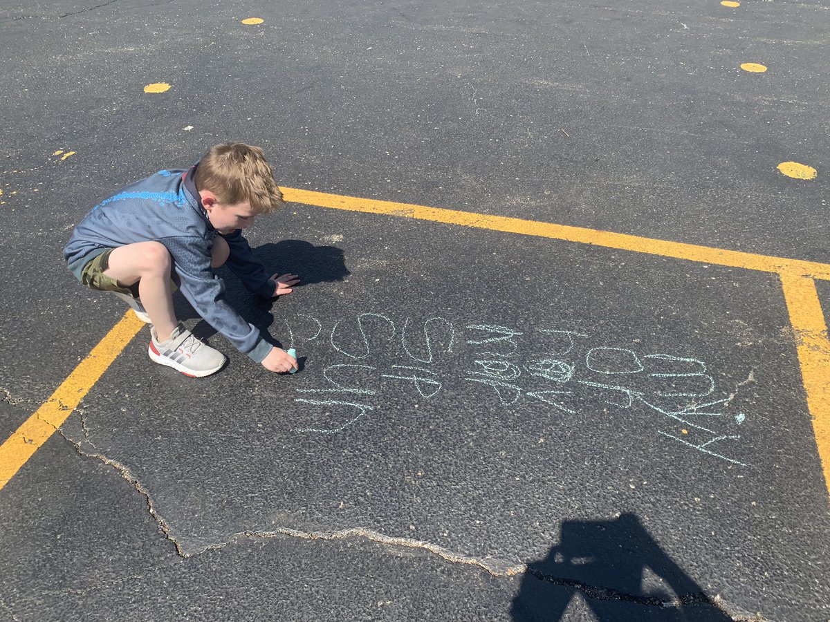 D123Sward's tweet photo. Kinder friends using chalk to tap out and practice spelling words. ☀️🔤✍️💙⚪️swd123 #d123 #kinderchat #fundations #literacy #chalkfun #sunnyday https://t.co/RfxxzyTBEq