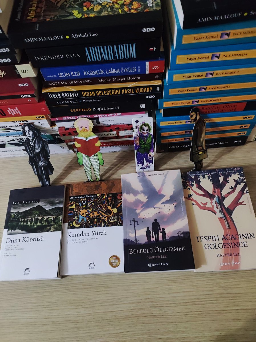 Bir aylık yol arkadaşlarım. :) 
#benimokumalarım
#okudumbitti
#kitapseverlertakiplesiyor