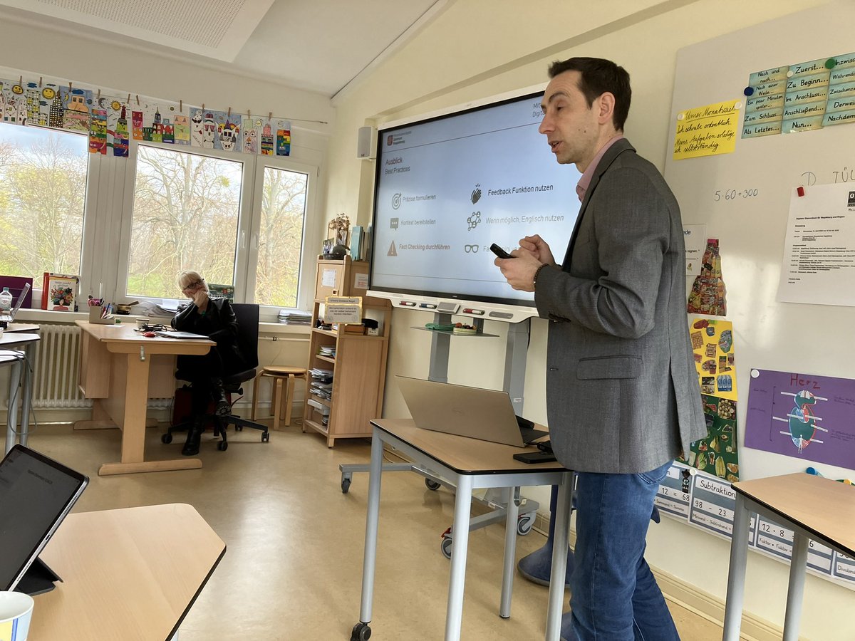 Wieder eine runde Sache: Fachgespräch zu #ChatGPT in gastlicher Atmosphäre beim Digitalen Stammtisch in der Ev. Grundschule - mit Gastgeberin <a href="/anjateach/">Anja Leiß Ev. GS MD</a> und den Referenten @vernetztwachsen, <a href="/T_Guerke/">Thomas Gürke</a>, Ronald Rosendahl - unterstützt von <a href="/LpBLSA/">Du bist Politik</a>. Nächster Termin: 16.11., ExFa MD.