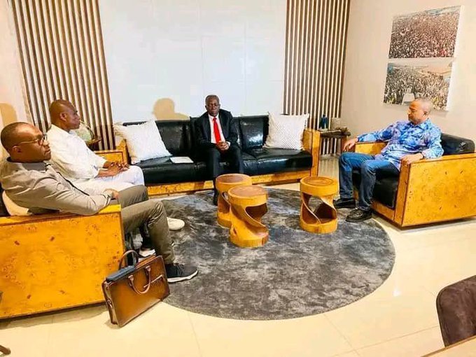 kukomika's tweet photo. Ya Madidi, vous êtes ici comme président de l'écide ou de la #coalitionlamuka? Où serait le prof #kalele,qui est le président marionnette de votre nouvel héritage #lamuka? 🤣🤣🤣 Un éternel héritier des plateformes politiques https://t.co/2Wq4m8svG8