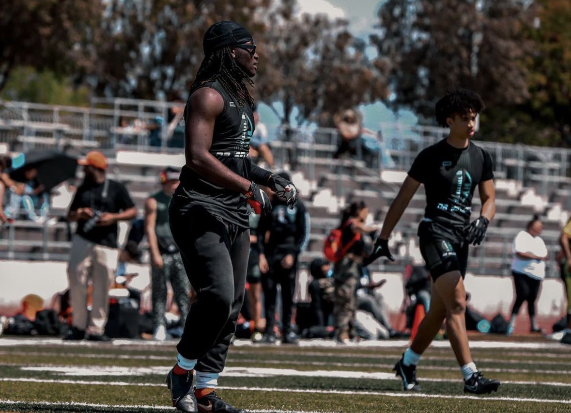 IAmTDowns's tweet photo. Devin Green
3⭐️⭐️⭐️
RB/ATH 24’
Grant High 
Offers from: Cal, Oregon state, Arizona, SJSUFresno state 
@GreenDevin17 

Best overall back in sacramento!! Strong, patient, a great burst, can take it 80, it looks like he’s playing with children!
https://t.co/way8U9BNEt https://t.co/xOGZ4jy1fK