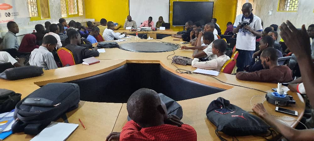 Sur invitation du Centre d'employabilité Francophone de l' Agence Universitaire de la Francophonie Niger, j'ai animé une conférence sur l'entrepreneuriat à l'endroit des étudiants des différentes facultés de l' Université Abdou Moumouni de Niamey .  commencer petit et grandir.