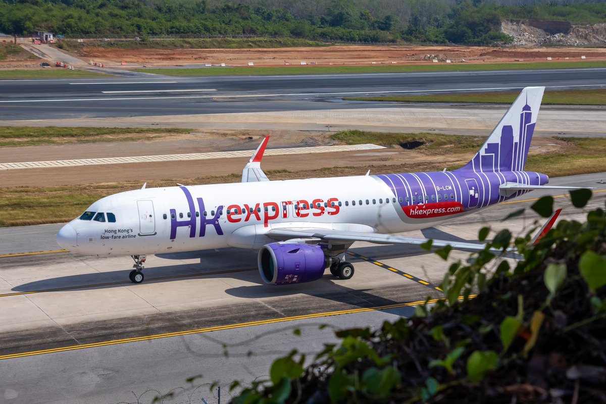 Hong Kong Express 🇭🇰 B-LCM. 
Airbus A320neo
#HKExpress #hongkongexpress #airbus #airbuslovers #airbusa320neo #a320neo #blcm #maikhao #maikhaobeach #phuketairport #airportphuket #spotting #aviation #planespotting #avgeek #aircraft