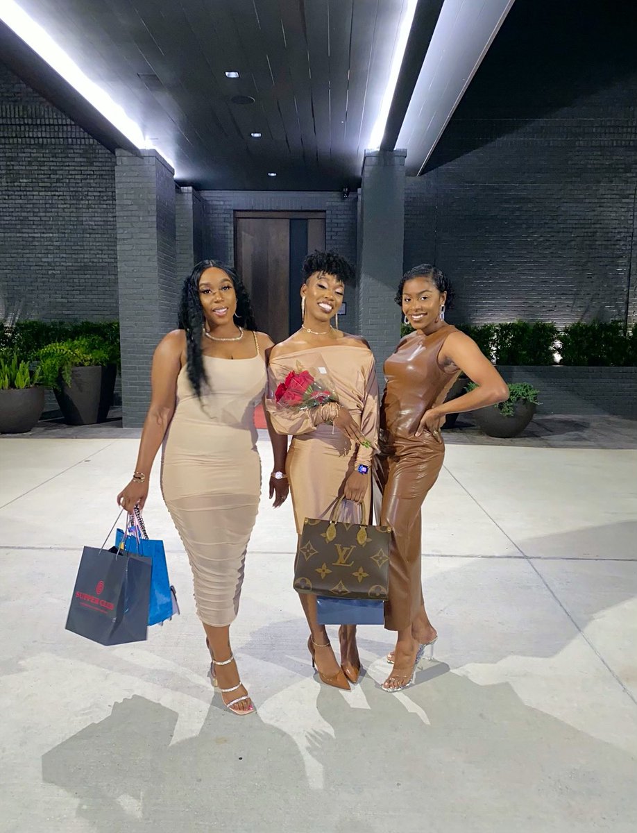 LaciMonet8's tweet photo. Baddies in Brown. #BrownSugaLuv 🤎 https://t.co/9sBK3YbXhk