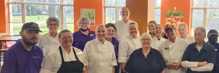 Here's my wifey & friends and I (tall guy in back) at #baldwinhall preparing to serve the students a great lunch! #metzculinary #albioncollege #albion #michigan #lunch