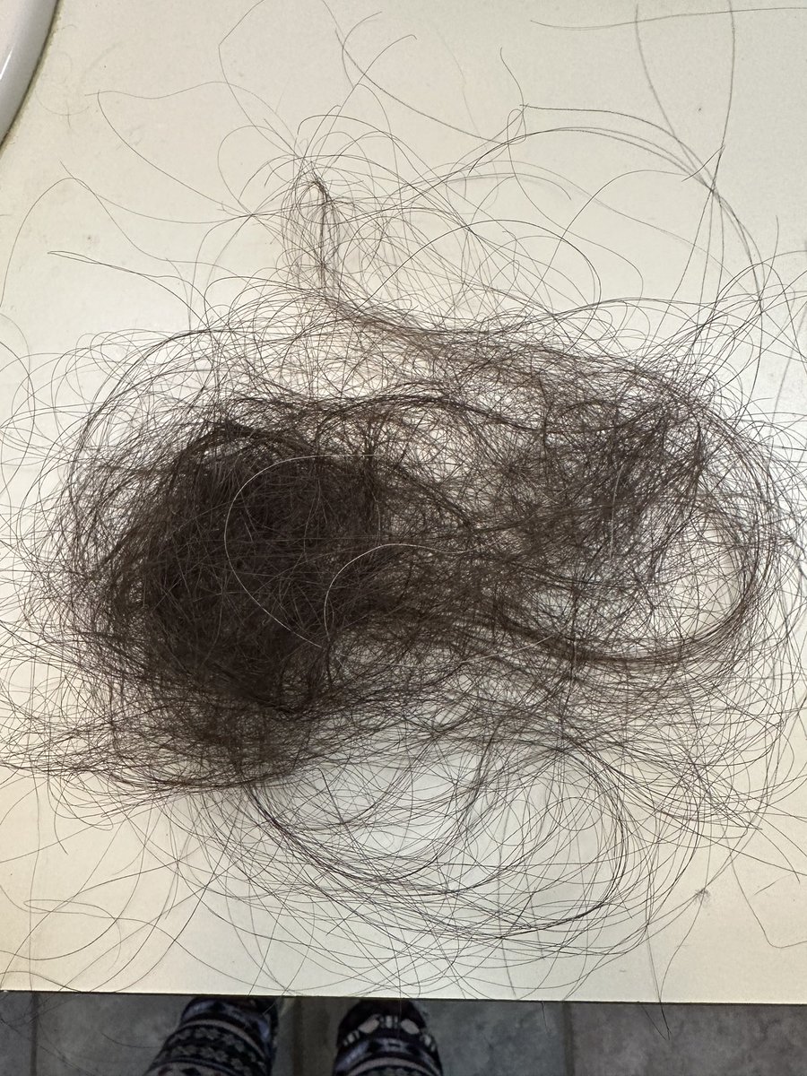 I brushed my hair to leave the house. If I brushed more, it would keep coming.
I kinda like chronicling this. For me and for others to see what stage4 Breast Cancer looks like.
#Stage4NeedsMore
This is after two doses of Taxol.