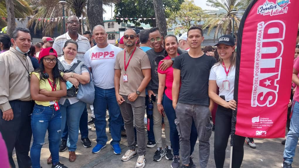 MinSaludVE's tweet photo. #MPPS || Trajadores y trabajadoras del sector Salud se sumaron a la Gran Marcha Nacional “Abril, del Glorioso Insurguir CívicoMilitar", a 21 años del golpe de Estado en contra del Comandante Hugo Chávez
#JuntosPorCadaLatido
#RebeliónCívicoMilitar
@NicolasMaduro @MagaGutierrezV https://t.co/S13j0CiGUZ