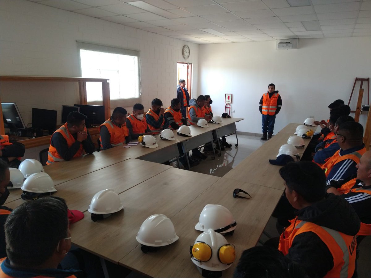 carlos_llican's tweet photo. #LidermanSouthernToquepala "Reunirse es un comienzo. Mantenerse juntos es un progreso. Trabajar juntos es el éxito". A seguir con ese buen trabajo equipo. Abierto a escuchar siempre sus consultas y mejorar aún más nuestro servicio. https://t.co/yZmaLkpKFC