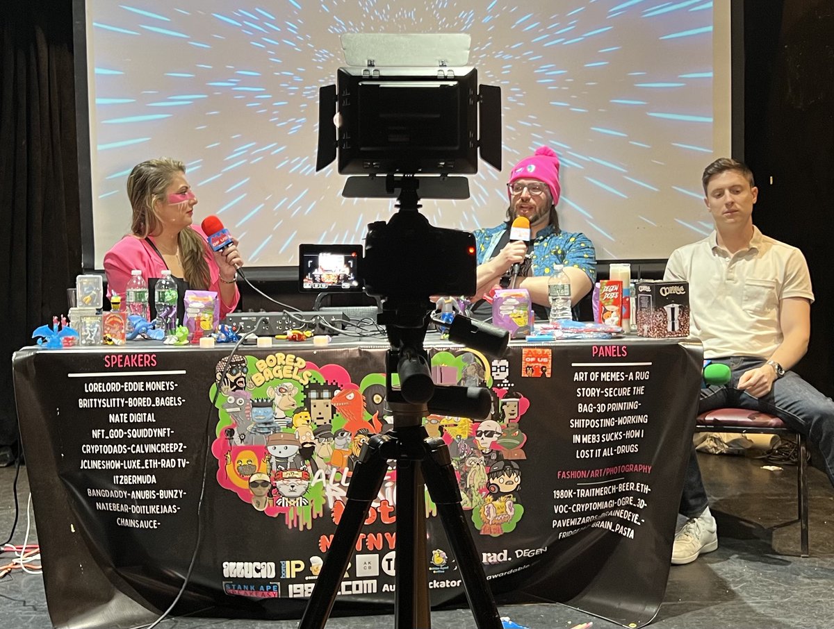 Some talks with <a href="/ProbablyDegens/">Probably Degens 💚</a> <a href="/LUX3_eth/">LUX3 🧞‍♀️</a> and <a href="/NFT_GOD/">NFT God</a> &amp; <a href="/natebear/">BEARBRAINS.art 💩🐻‍❄️🧠🍕</a> at the #notnftnyc event by <a href="/AllOfUsRadio/">NOT NFT NYC📍</a>.... NftGod isn't sleaping I swear