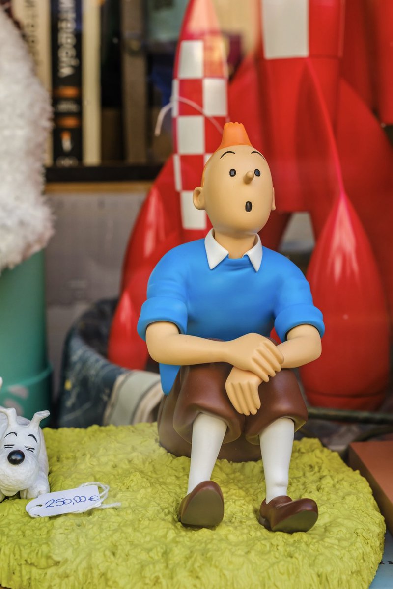 Bumped into Kevin de Bruyne at ⁦<a href="/mapasycia/">Mapas y Compañía</a>⁩ today. Still unhappy about being substituted on Tuesday.