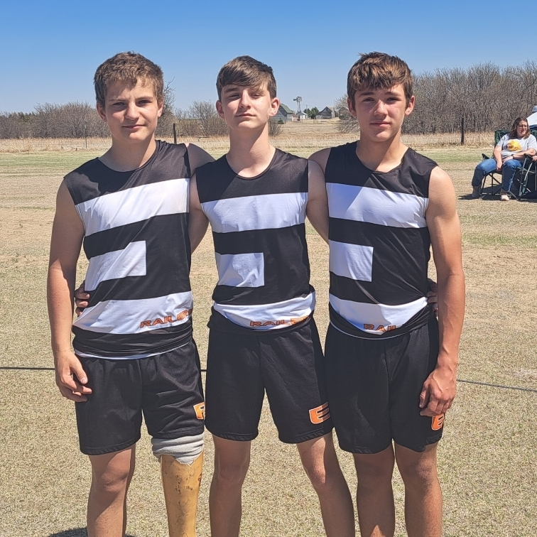 USD388's tweet photo. 8th Grade Boys Jav picking up 1st, 2nd, and 4th at Victoria today. All 3 PR'd! #Throws #FieldPoints https://t.co/YgnZNwQUY7