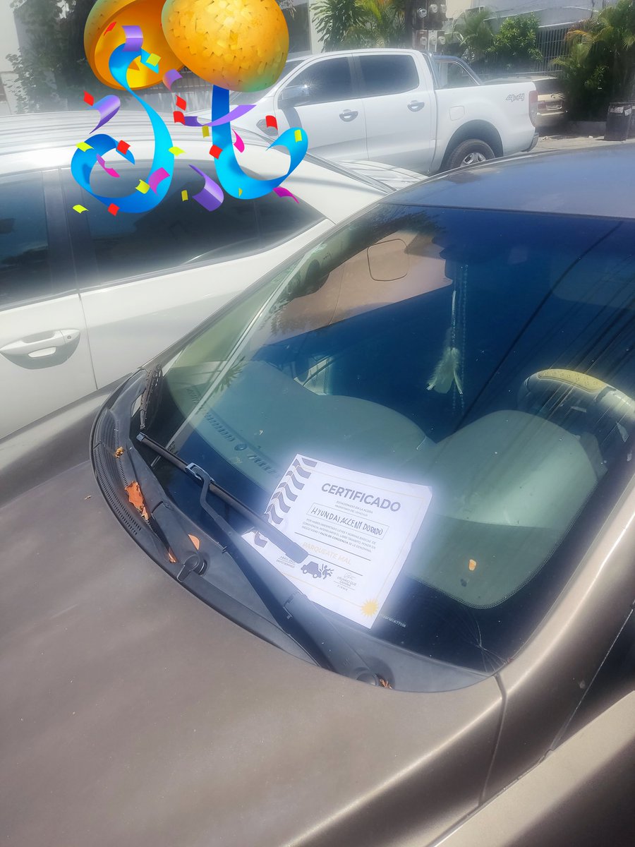 joabah's tweet photo. 📢✨Entrega de certificados a  conductores que se parquean en las aceras,obstaculizan el paso a los que caminan.Hacen de Santo Domingo una ciudad insoportable ☠️👎
📍R.Duarte,Gazcue  @marcosbarinas @malejandrord  #parqueatemal https://t.co/BO3G2Lid1K