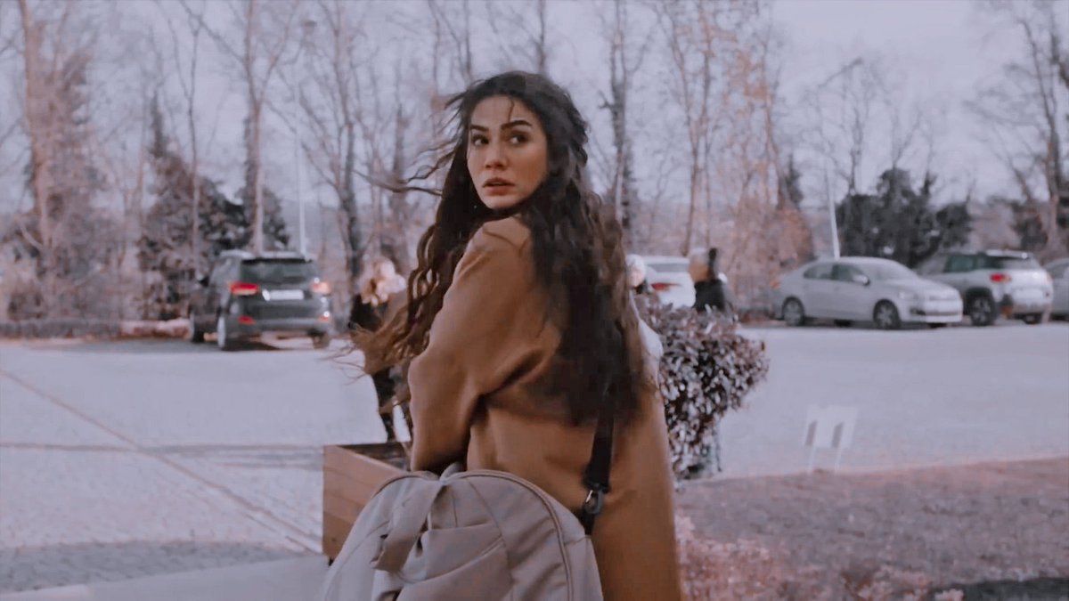 hourlydemet's tweet photo. Demet Özdemir as Farah Erşadi #DemetÖzdemir #AdımFarah #AdımFarahdizi #FarahErşadi https://t.co/4kg8XFn7HK