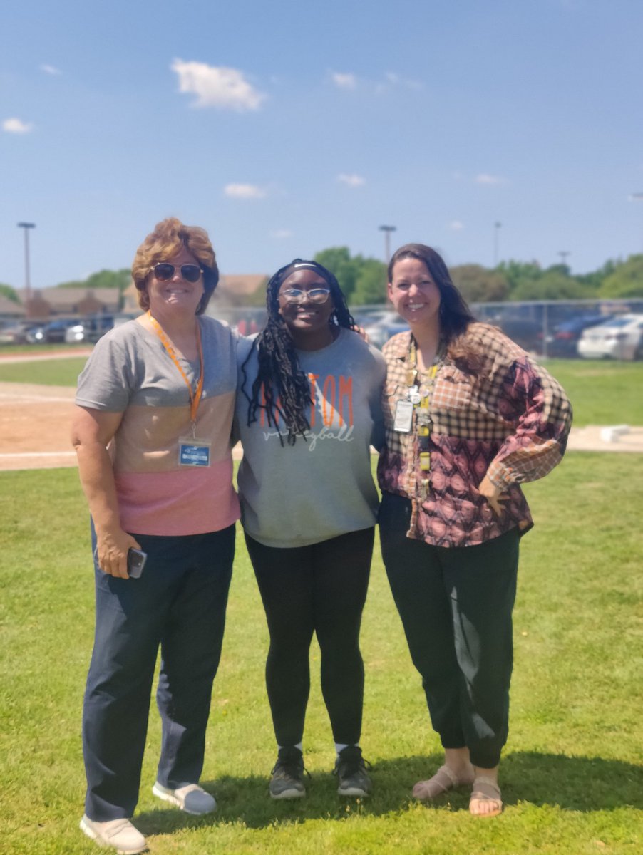 HHSCoachMac's tweet image. Proud of J&apos;aDore: an amazing senior track season, balancing V. Choir/ Track while maintaining a positive attitude and gritty work ethic. Honored to coach an athlete that exemplifies the Buffalo standard.#multisportathlete #doitall @Coach_JWTucker @HHSBuffNation  @VoiceofHaltom