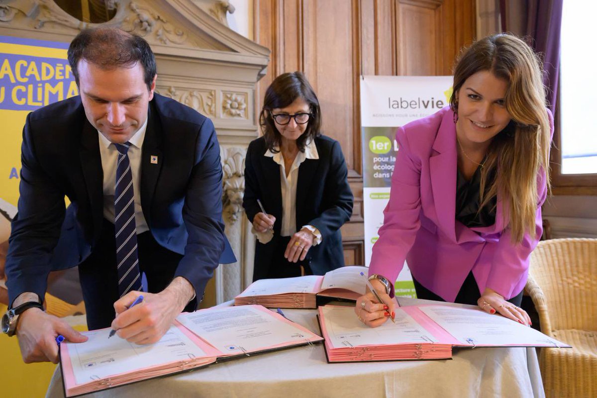 MarleneSchiappa's tweet image. 👶🌿@LabelVieAsso porte une action déterminante pour réduire l&apos;impact environnemental des crèches et améliorer le bien-être de leurs occupants. Nous signons avec les partenaires un contrat à impact pour développer leurs projets à grande échelle ! #ESS