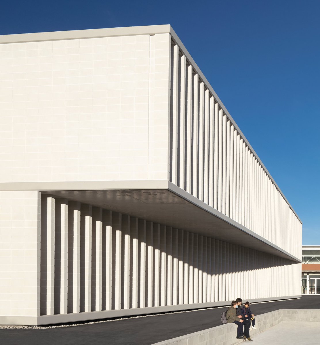 Arqenblanco's tweet photo. Escuela Familiar Camp Joliu - bxd arquitectura 
Imagen: Alejo Bagué
________________________________
#bxdarquitectura #escuelafamiliarcampjoliu #alejobague #larboc  #españa #arquitecturaespaña #arquitecturaenblanco #arquitecturaespañola #arquitectura #architecture #archdaily https://t.co/qtfHBiJpbU