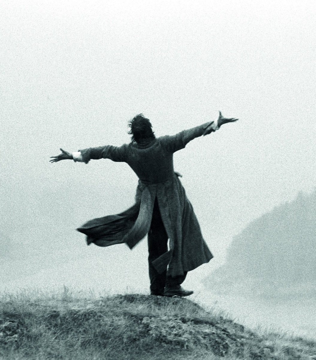 Cesaret hiç korkmamak değil, korkuya rağmen devam etmek, korkuya hükmetmektir.

Mark Twain