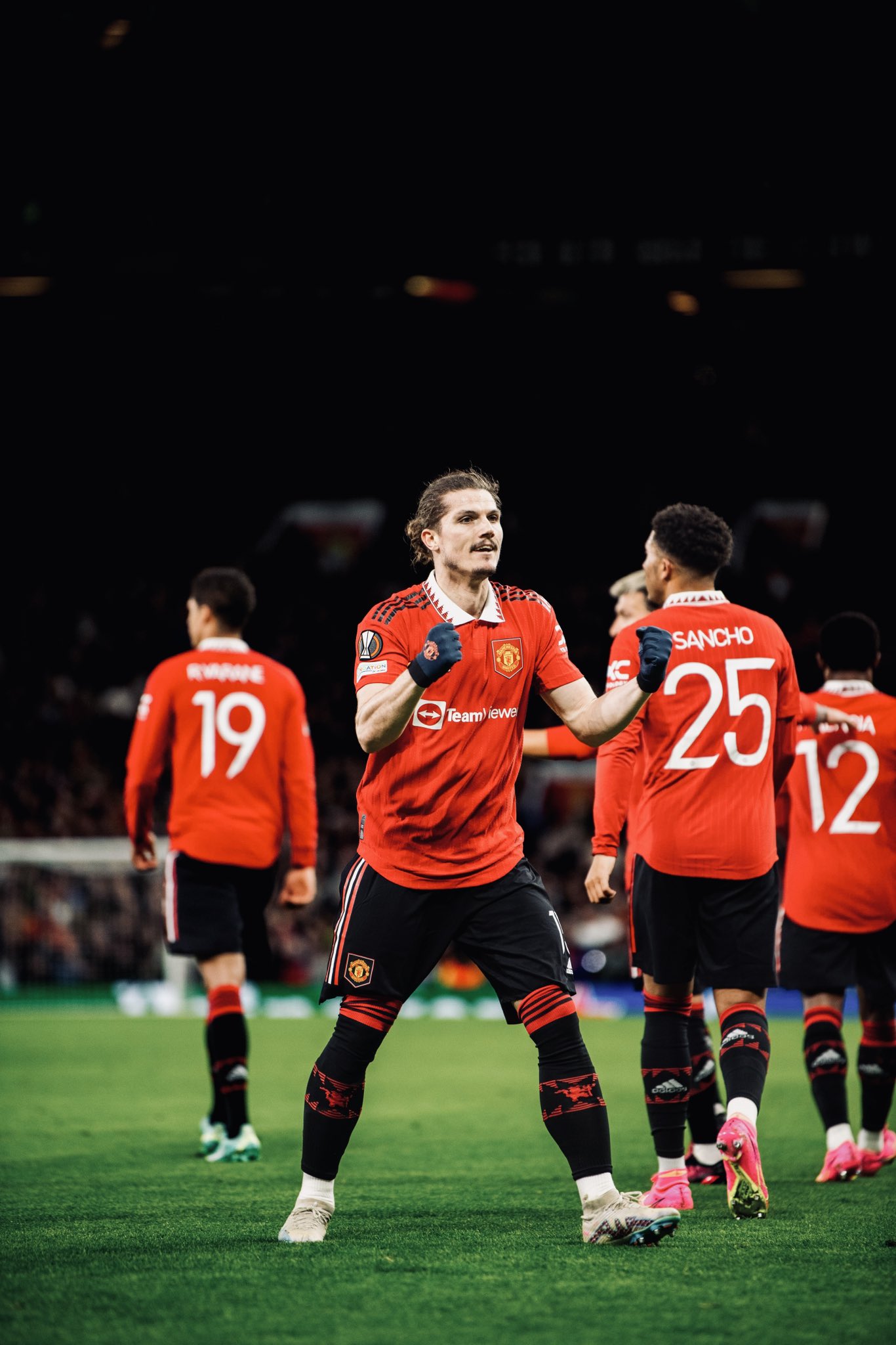 Manchester United on Twitter "Short sleeves and gloves szn. If you