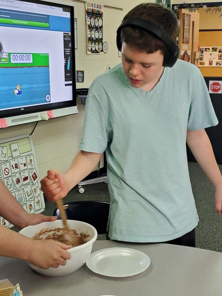 MrsStOnge's tweet photo. This might have been one of our favorite recipes so far during our weekly cooking. #diggingdirtdip #cookingintheclassroom #teachlovecoffee https://t.co/m0Z1BOOPPi
