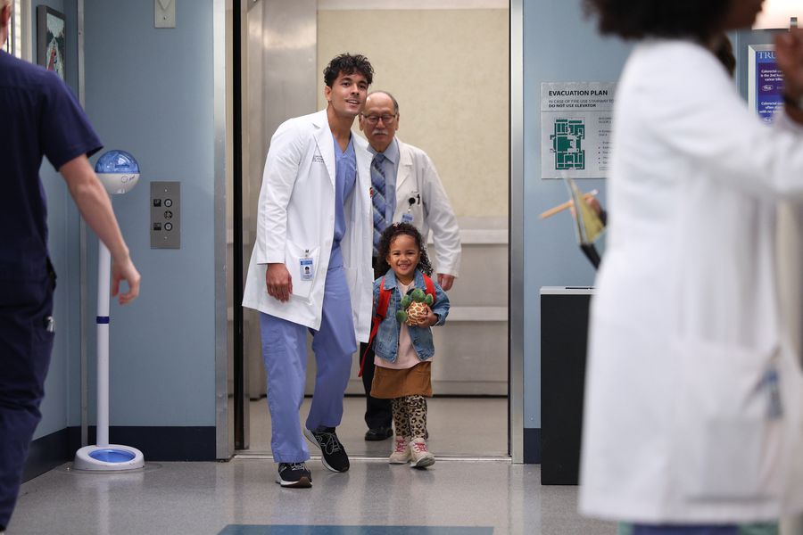 Nikoterhosource's tweet photo. ┆news┆↬ 📷 Promotional Photos of Niko as Lucas Adams in Grey's Anatomy 19X14
“Shadow Of Your Love” / 19X15 “Mama Who Bore Me”
Aires Thursday, April 13th 9/8c on ABC
4/13
-
#NikoTerho #LucasAdams #AlexisFloyd #SimoneGriffith #KellyMcCreary #MaggiePierce #GreysAnatomy https://t.co/efNcNX86ks
