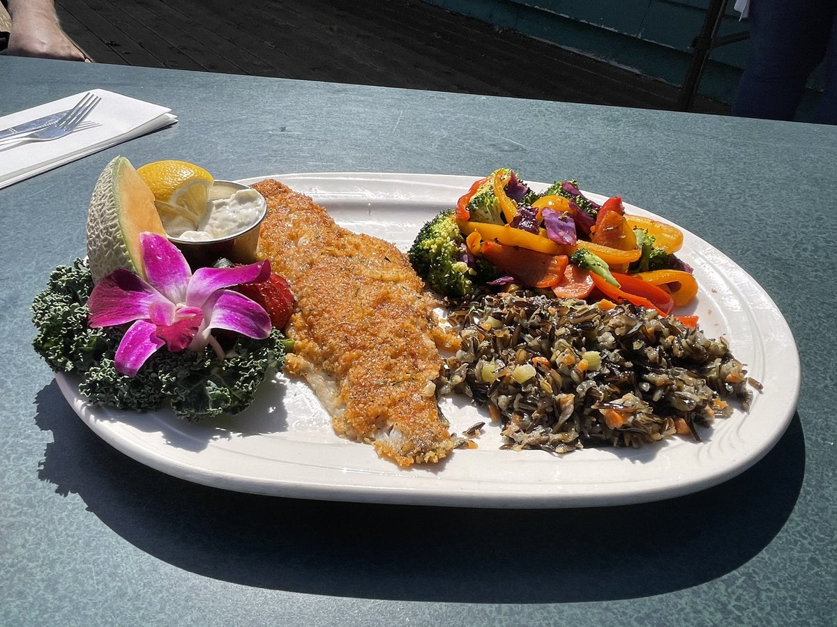 JeremyMillsop's tweet photo. Parmesan encrusted walleye at Riverside Super Club. Pan fried with wild rice and a really pretty and tasty vegetable medley. The crust is packed with flavor and the walleye is flaky but firm. #DispatchDiningGuide2023 https://t.co/h6fsfj9Jti