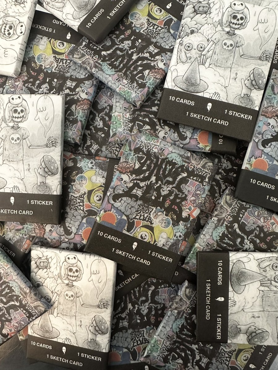 The_GhostClub's tweet photo. Come find @mumbot and @the_ghostclub in NY cause we gotta bag filled with merch 👀 🔥#ghostclubtradingcards #stickers LFGhost https://t.co/pdlhPnlQwB