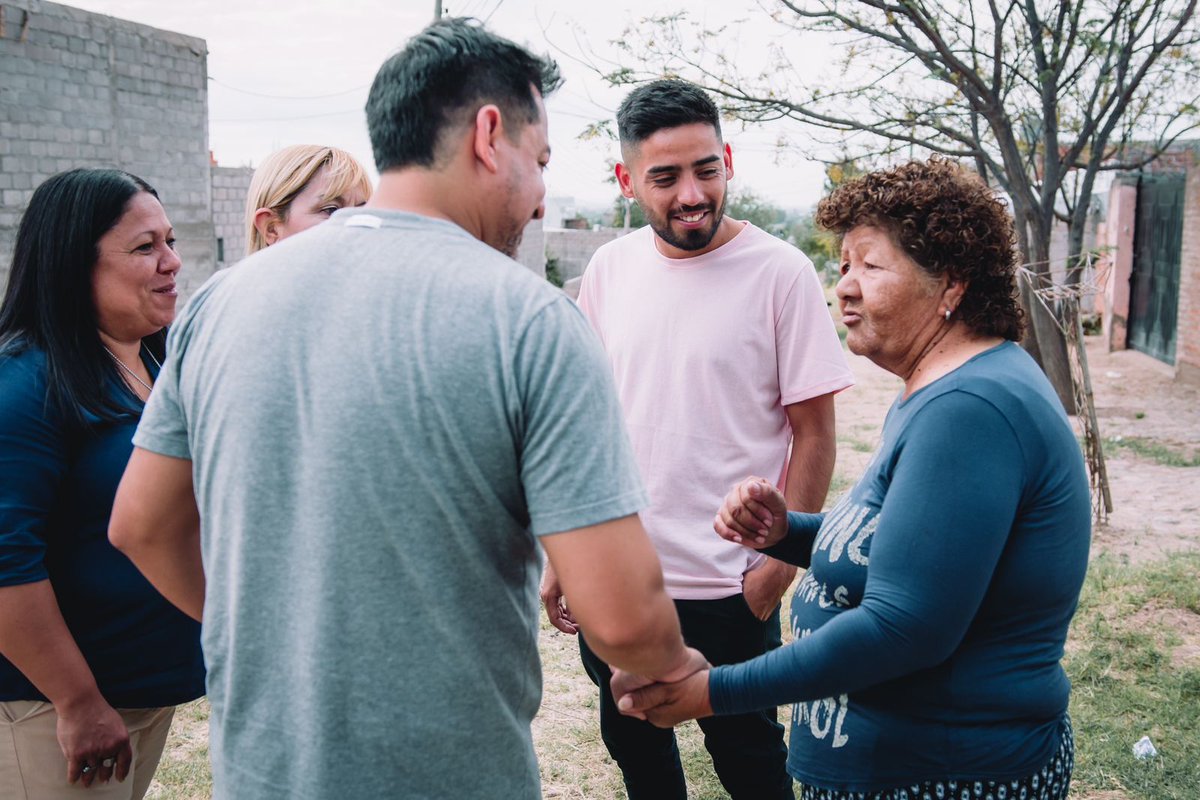 La fuerza de la juventud en los barrios‼️
💢 <a href="/Betocenteno6/">Betocenteno</a>  concejal 2023‼️✅️ Denuncio que "hace 8 años que en la ciudad ignoran a los vecinos" y consideró que es "tiempo en escucharlos" porque no hay servicios 
Con <a href="/JulietaCaldern1/">Juli Calderón</a> <a href="/kolinaProvLaRio/">kolina Prov LaRioja </a> <a href="/Lourdez_ortiz/">Lou Ortiz 💚</a>